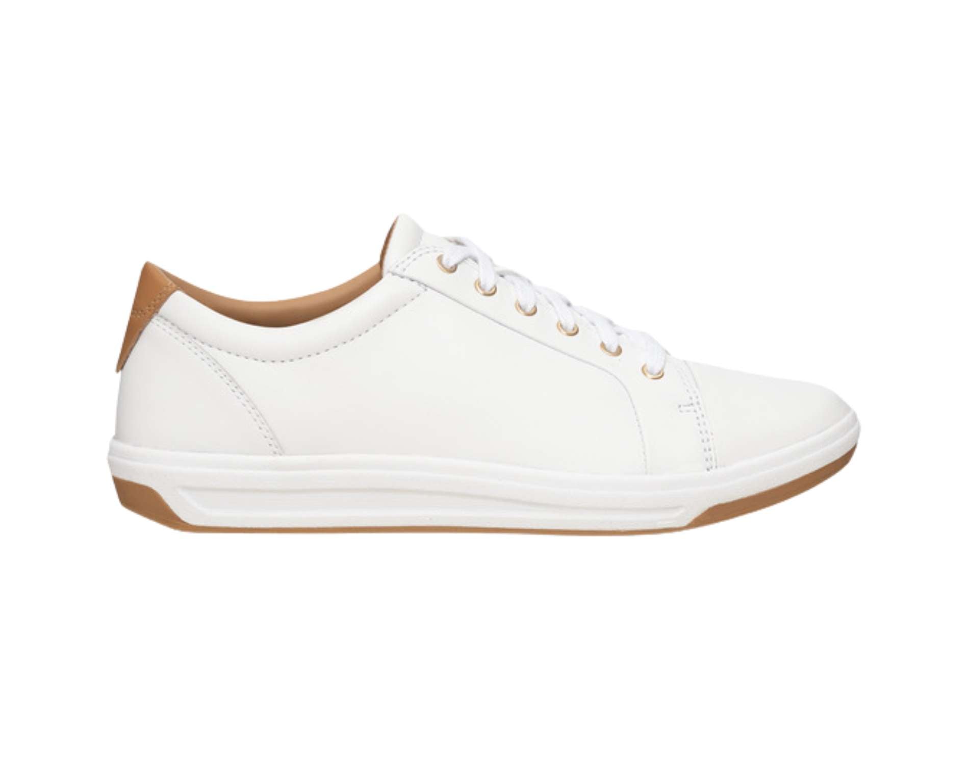 Ascent Stratus walking shoe in wide width and white colour