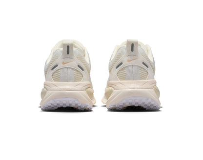 Nike Vomero 18 ESS Womens Running Shoes